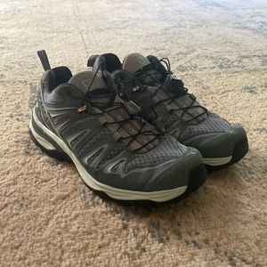 Women’s size 8.5 trail running/hiking shoes. Perfect condition Salomon’s!!